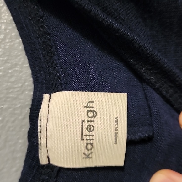 ⭐️5/$20⭐️off the shoulder top - Picture 2 of 4